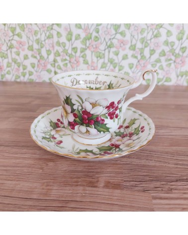 Tasse à thé Royal Albert Fleur du mois December - Décembre Etat neuf